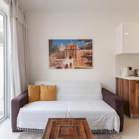 Comfy Apt With Terrace, 5 Mins To Sliema Ferries By 360 Estates Gzira Bagian luar foto