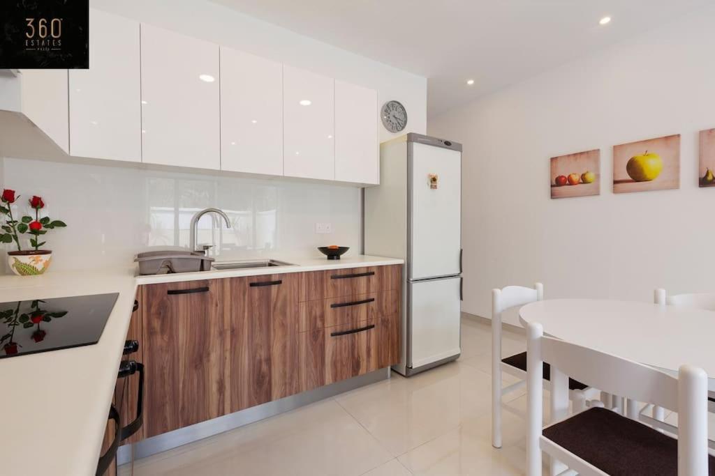 Comfy Apt With Terrace, 5 Mins To Sliema Ferries By 360 Estates Gzira Bagian luar foto