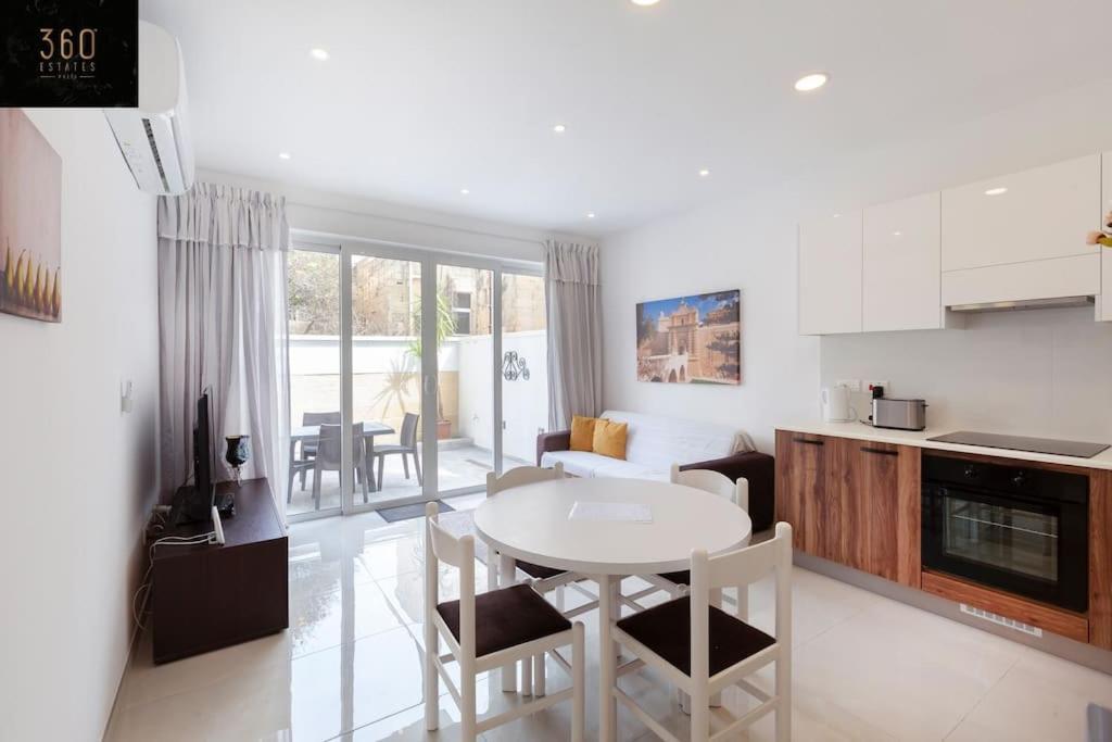 Comfy Apt With Terrace, 5 Mins To Sliema Ferries By 360 Estates Gzira Bagian luar foto
