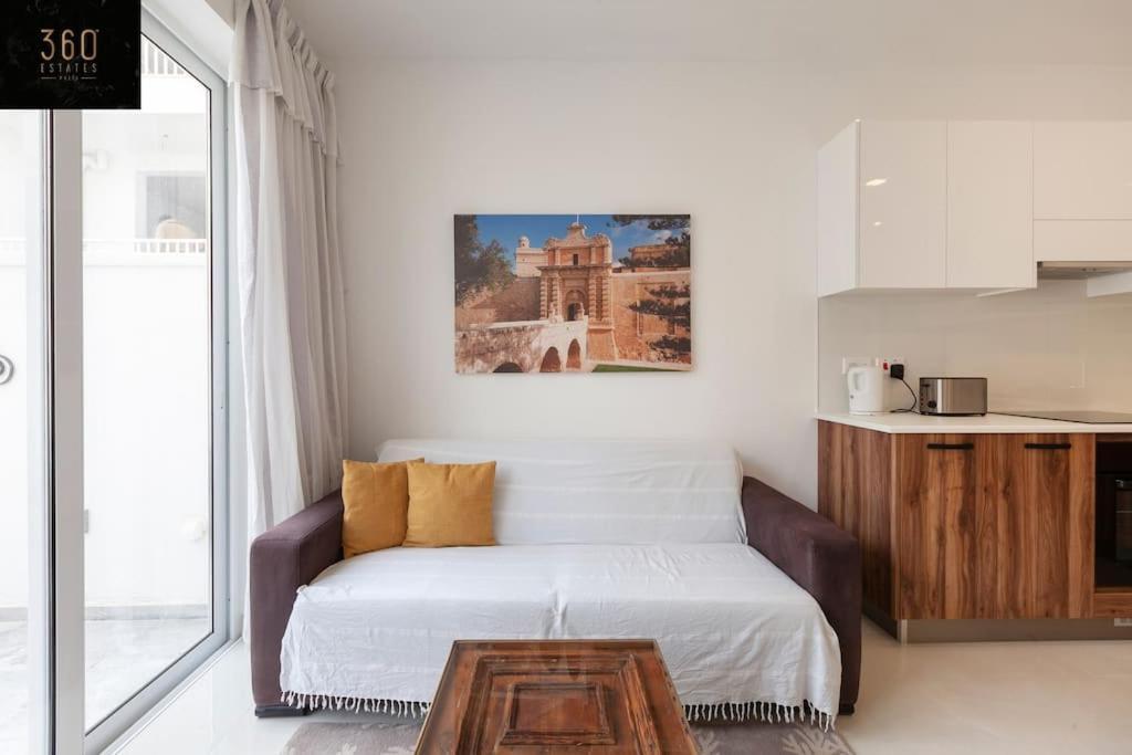 Comfy Apt With Terrace, 5 Mins To Sliema Ferries By 360 Estates Gzira Bagian luar foto
