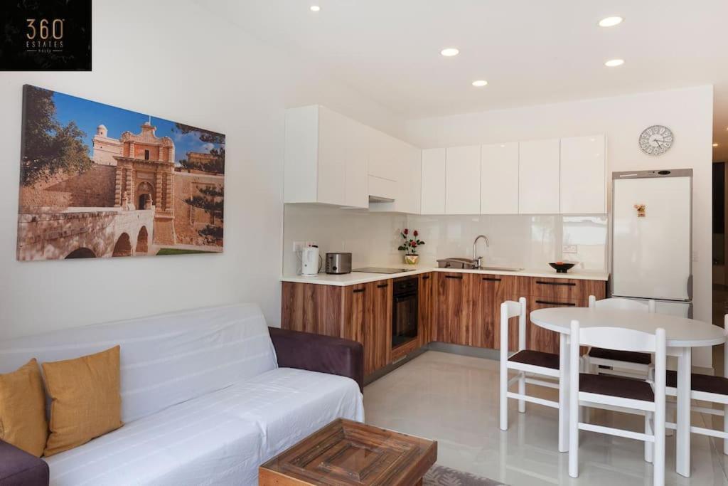 Comfy Apt With Terrace, 5 Mins To Sliema Ferries By 360 Estates Gzira Bagian luar foto