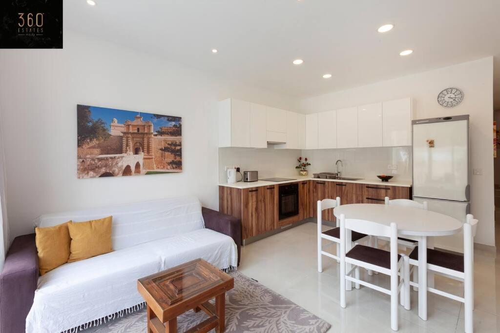 Comfy Apt With Terrace, 5 Mins To Sliema Ferries By 360 Estates Gzira Bagian luar foto