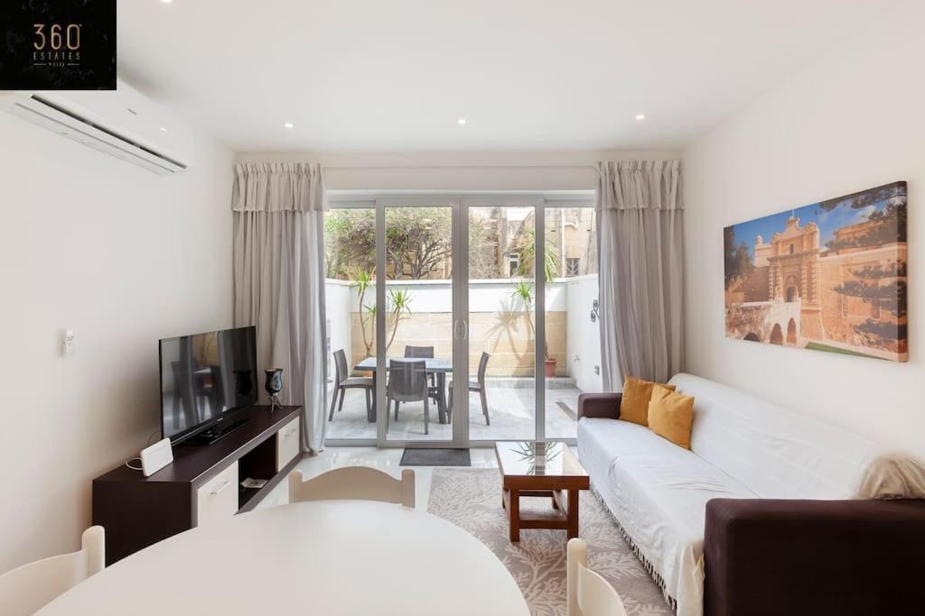 Comfy Apt With Terrace, 5 Mins To Sliema Ferries By 360 Estates Gzira Bagian luar foto