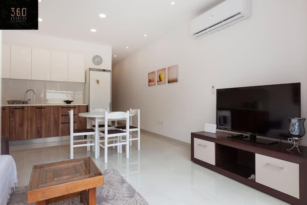 Comfy Apt With Terrace, 5 Mins To Sliema Ferries By 360 Estates Gzira Bagian luar foto