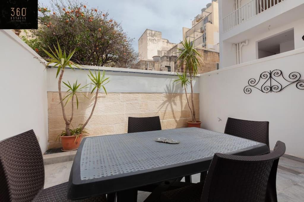 Comfy Apt With Terrace, 5 Mins To Sliema Ferries By 360 Estates Gzira Bagian luar foto