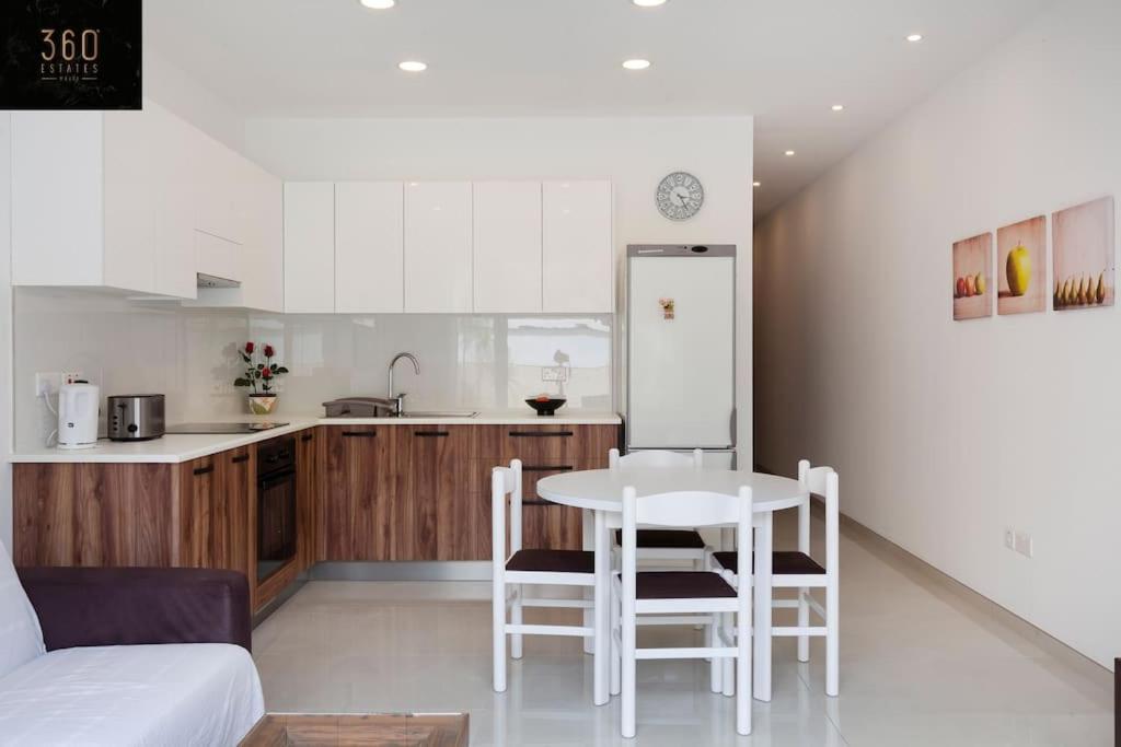 Comfy Apt With Terrace, 5 Mins To Sliema Ferries By 360 Estates Gzira Bagian luar foto